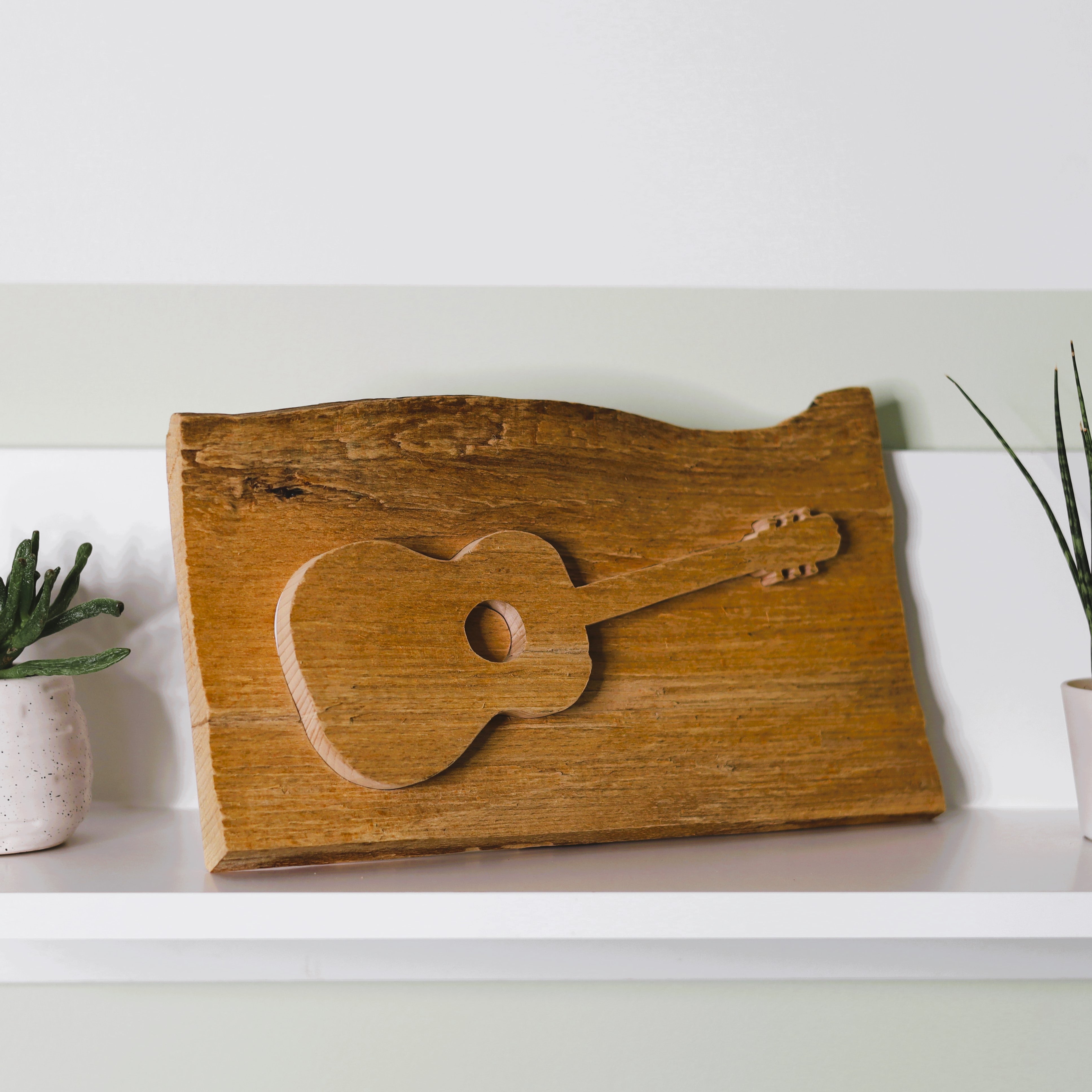 Handgefertigte Holzkunstwerke - Instrumente